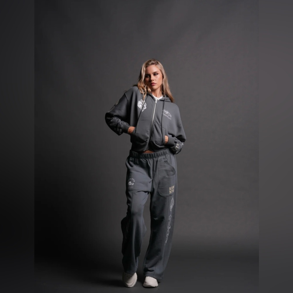Darc Sport 🐺MEMENTO MORI 2024 "SAGE" (CROPPED) ZIP HOODIE IN GREEK STONE SMALL - Picture 4 of 14